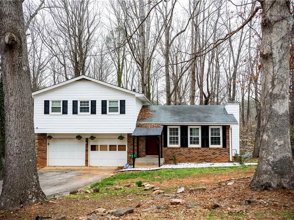 917 Chartley Dr SW, Lilburn, GA 30047