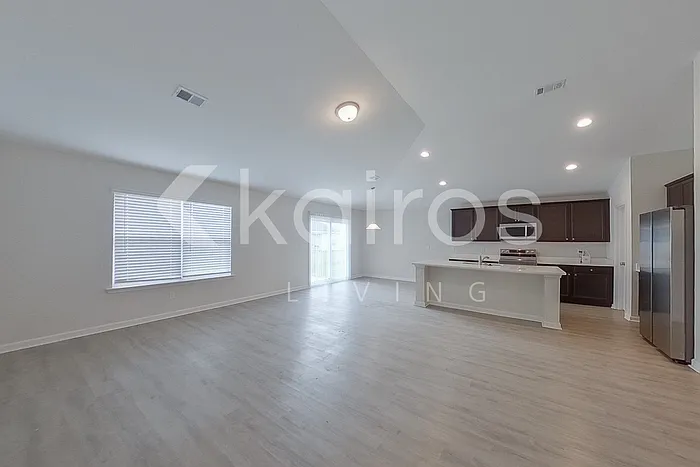 3 bed, 2.0 bath, 1733 sqft, $1,995 — Photo 3