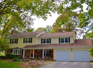 7 Wildflower Rd, Barrington, RI 02806