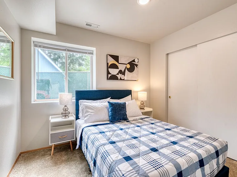 6th bedroom downstairs with full size bed