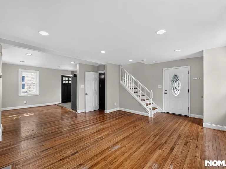 8507 Potomac Ave — Photo 6