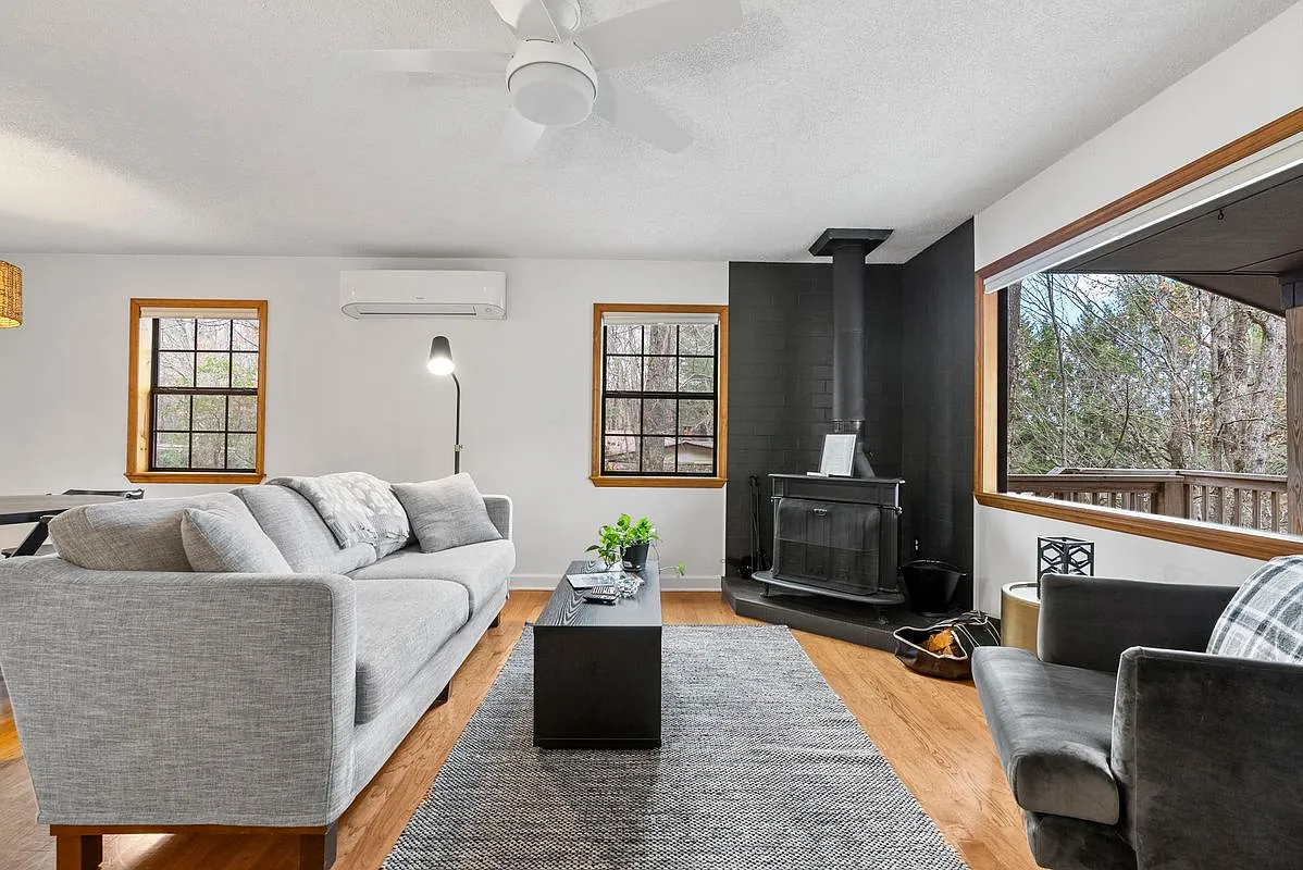 2 bed, 1.0 bath, 960 sqft, $2,500 — Photo 2