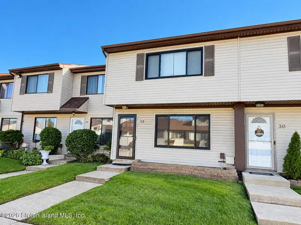 32 Raily Ct, Staten Island, NY 10312