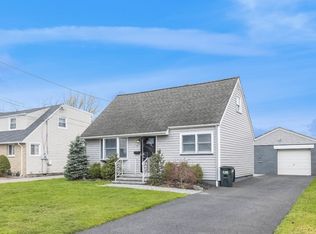 28 Jackson Pl, Moonachie, NJ 07074