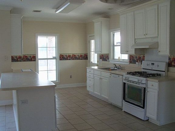 5th image of 523 S Moss Dr