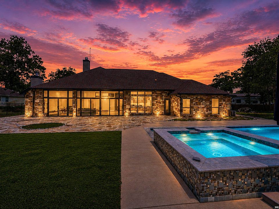 1st image of 156 WOODLANDS DR