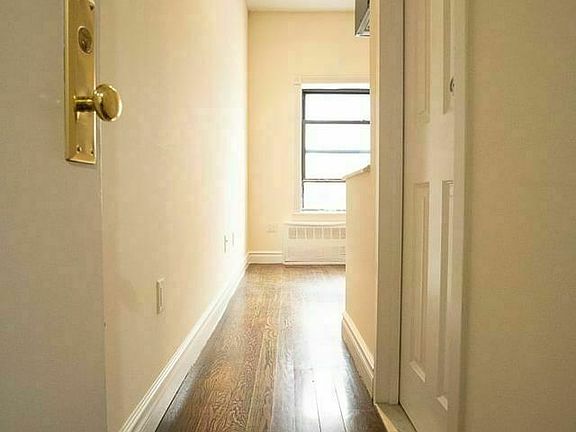 4th image of 318 W 14th St #19