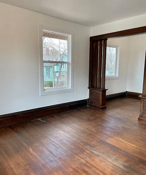 215 E 15th St — Photo 19