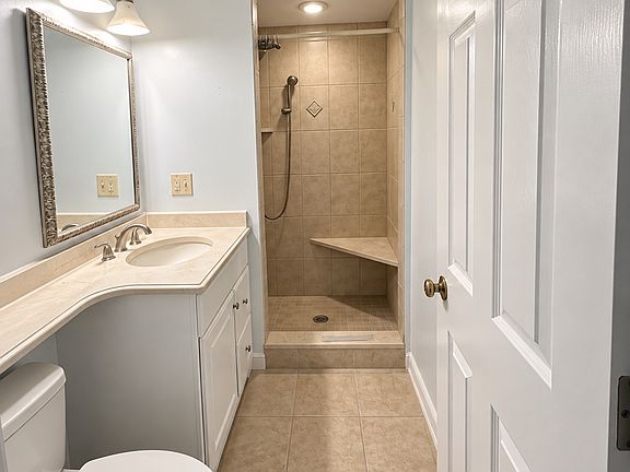 4th image of 53 Angleside Rd APT 2