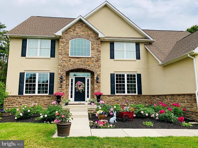 1st image of 18 Grant Wood Way