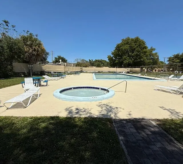 540 NW 43rd St — Photo 30