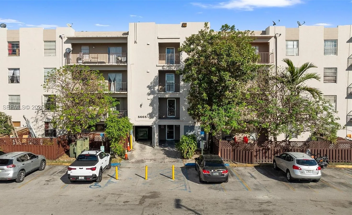 2 bed, 996 sqft, $1,950 — Photo 1