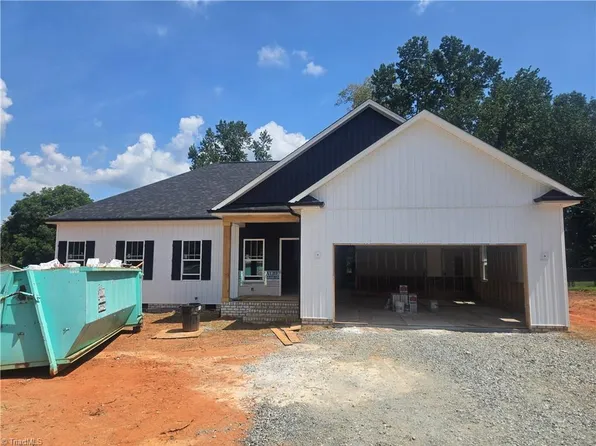 2850 Leonard Rd, Lexington, NC 27295