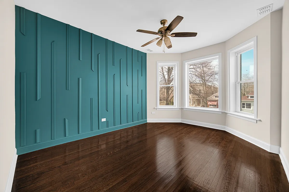 Building Photo - 7011 S Prairie Ave #2