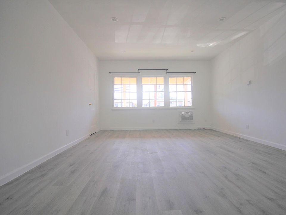 1st image of 7342 Woodman Ave #7342