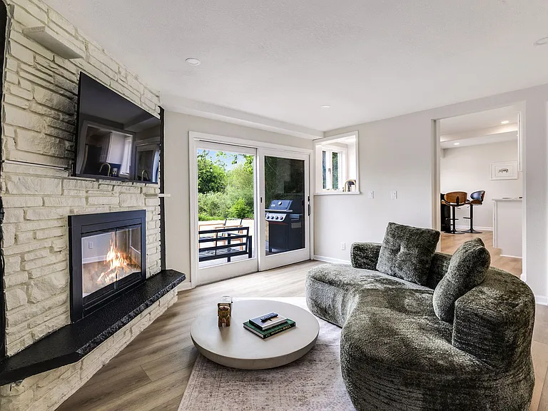 519 W Montclaire Ave — Photo 7