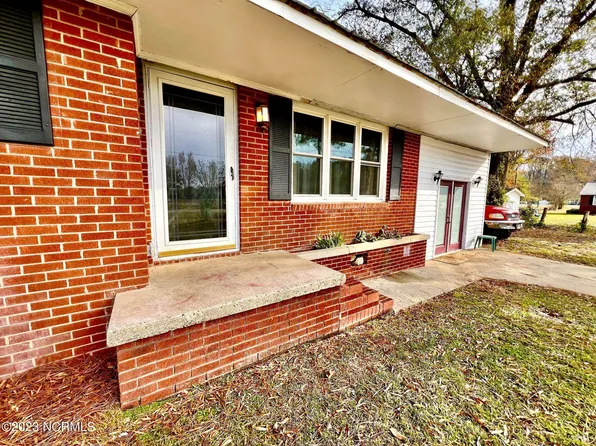 2561 Leslie R. Stroud Road, Kinston, NC 28504