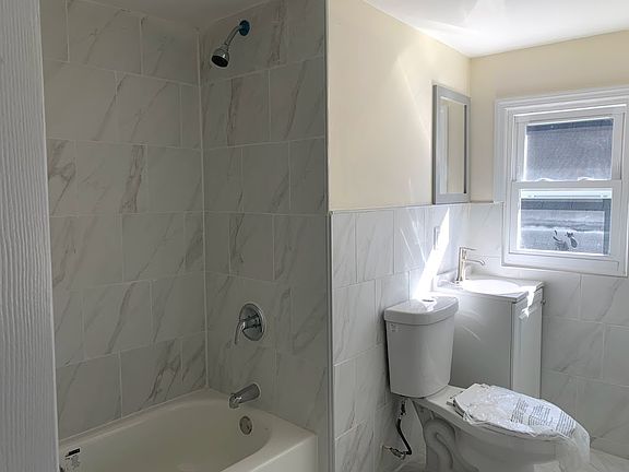 3rd image of 121 N 16th St #3