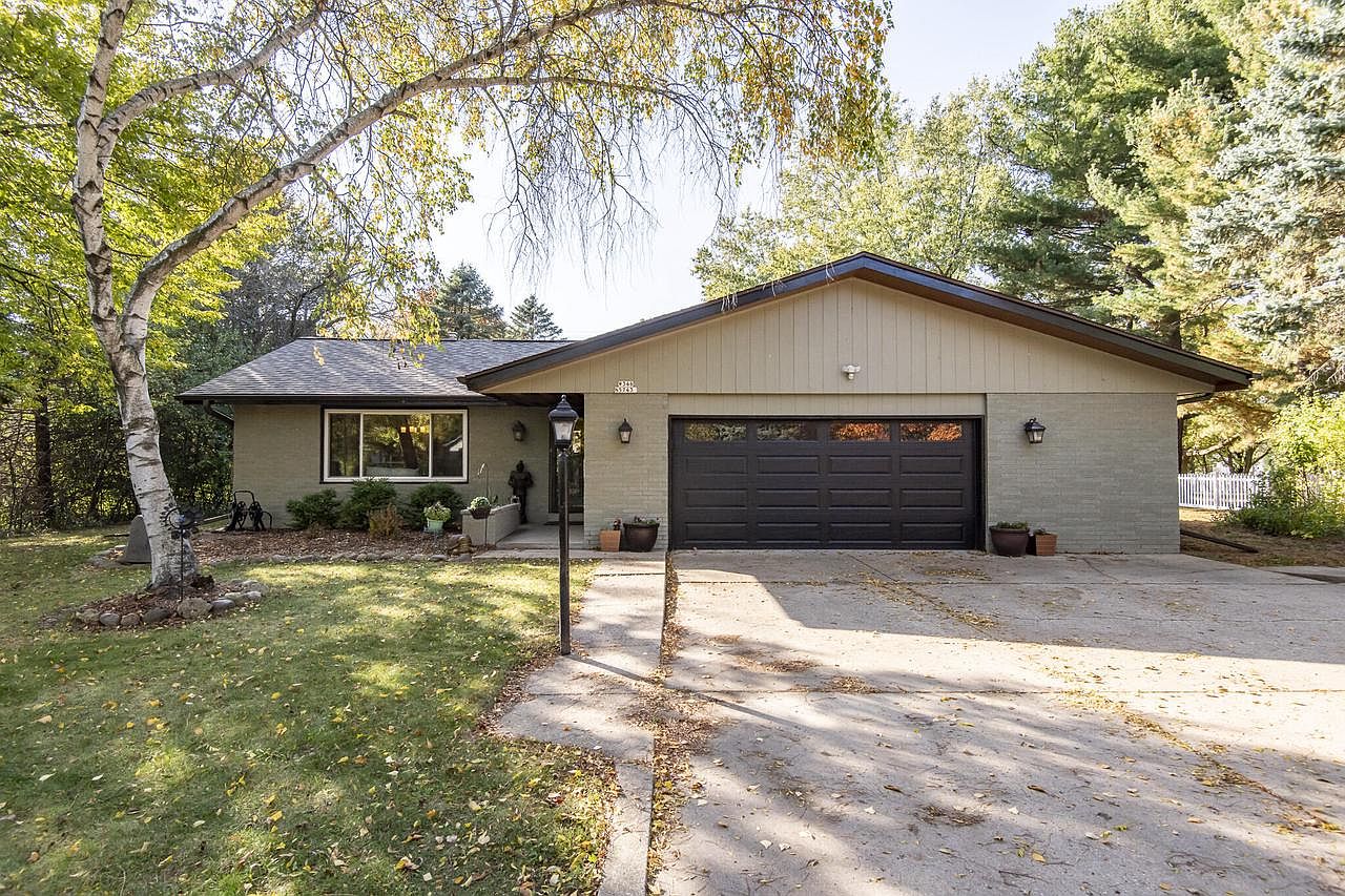 W346N5743 Lake DRIVE, Oconomowoc, WI 53066 MLS 1856497 Zillow