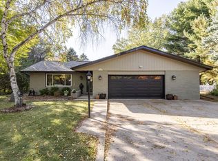 W346N5743 Lake Dr, Oconomowoc, WI 53066