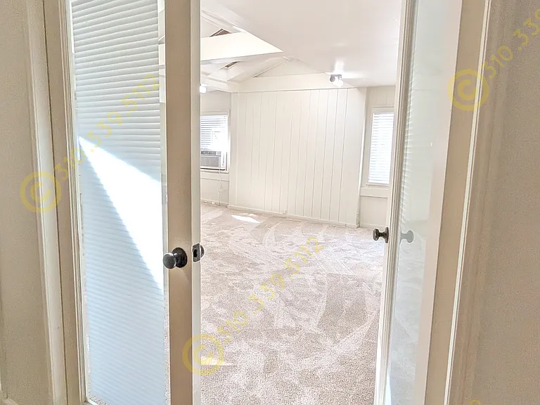 969 N Doheny Dr #1/2 — Photo 36