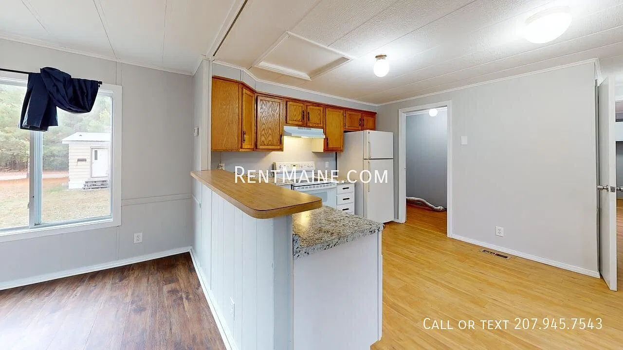 3 bed, 1003 sqft, $1,300 — Photo 2
