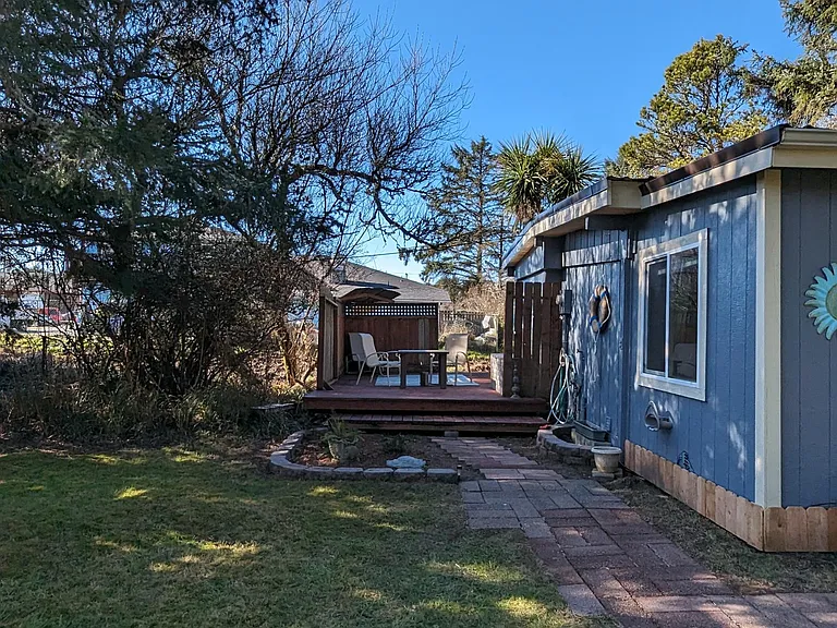 863 Trinidad Ct NE — Photo 5