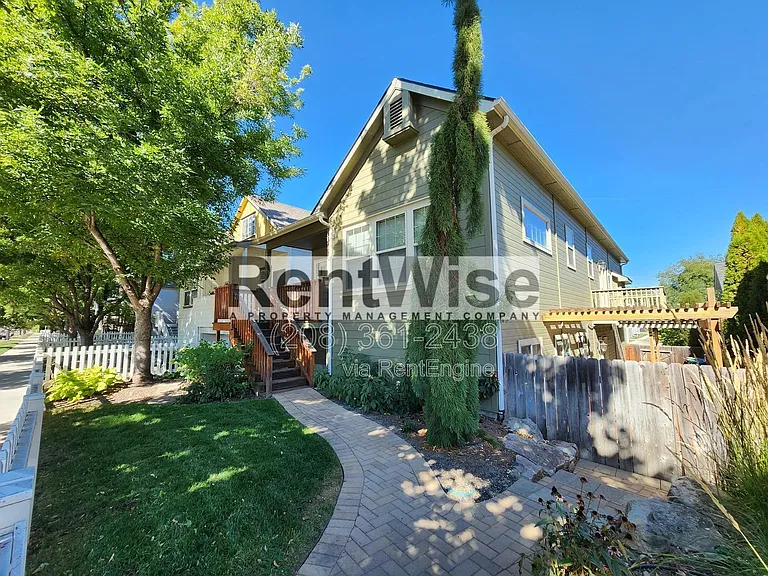 318 W Highland St — Photo 3