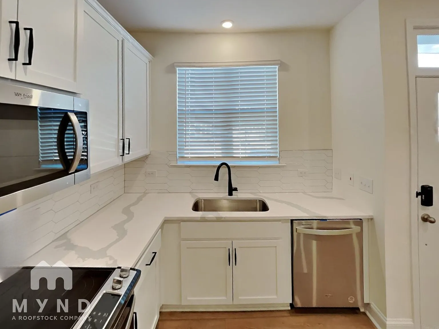 3 bed, 2.5 bath, 1617 sqft, $2,035 — Photo 4