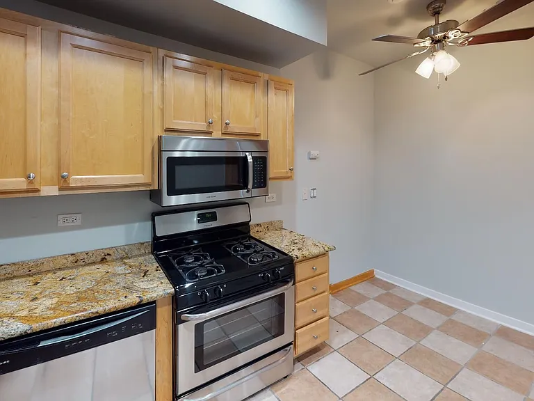 1521 N Bosworth Ave — Photo 3