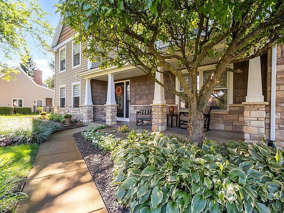 3rd image of 54541 Hunters Ct