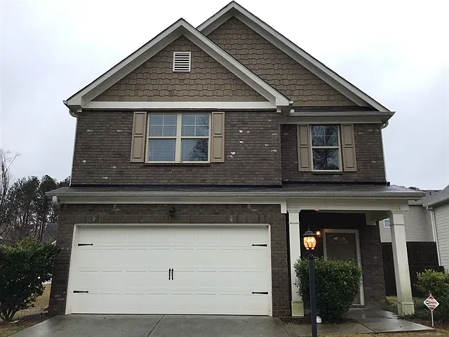 4 bed, 2.0 bath, 2072 sqft, $2,305 — Photo 1