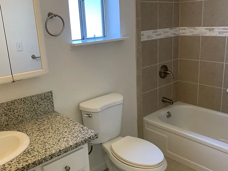 1619 G Street — Photo 8