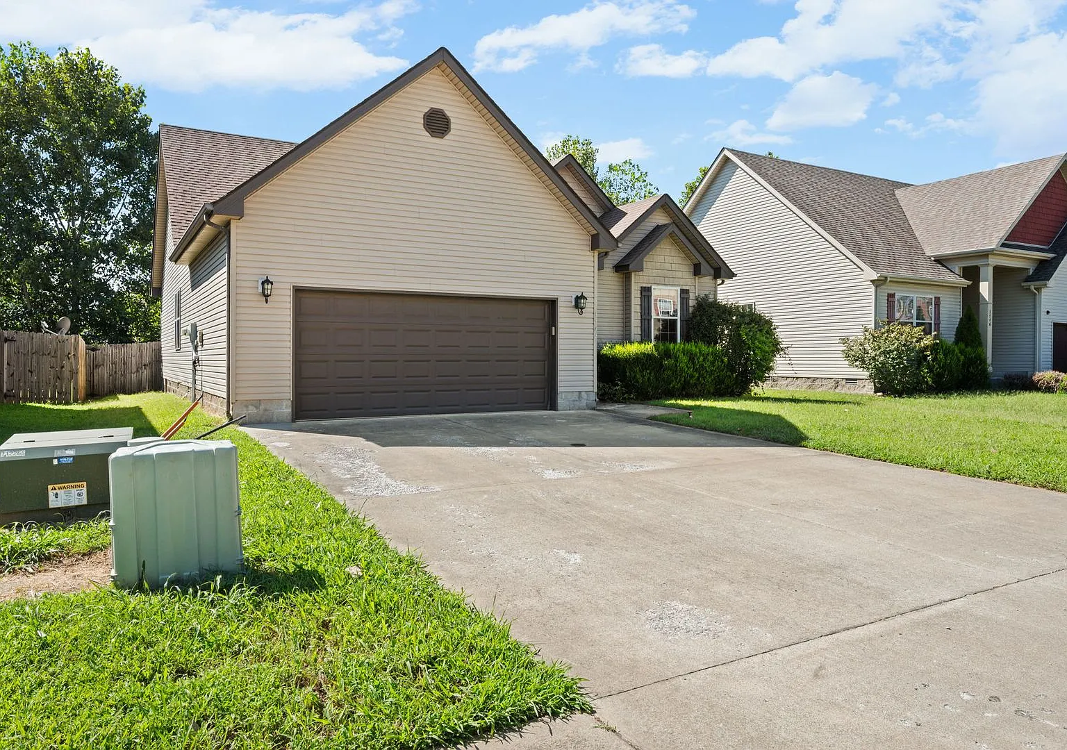 Single-Family Home with High Ceilings and Covered Back Deck! — Photo 2