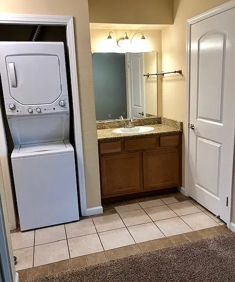 30 Glenwood Cir #299 — Photo 13
