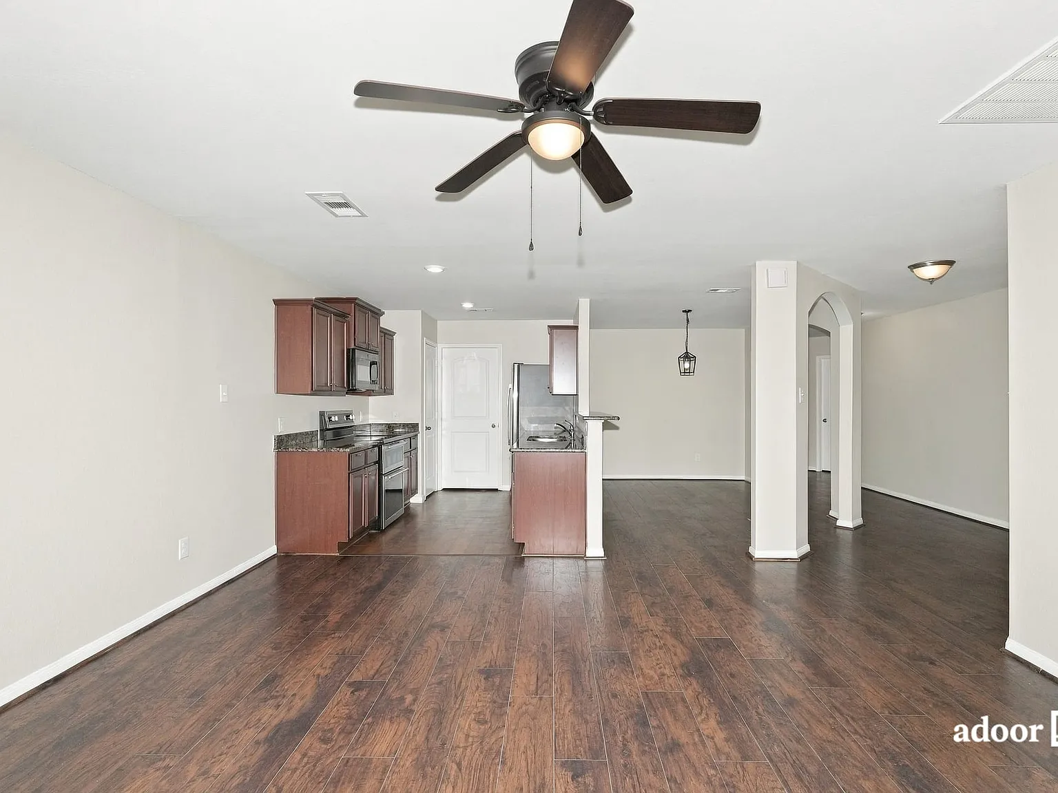 3 bed, 2.0 bath, 1392 sqft, $1,795 — Photo 4