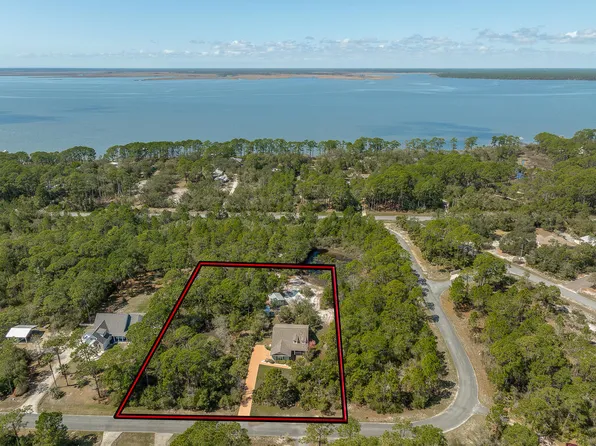 134 Shadow Bay Dr, Eastpoint, FL 32328