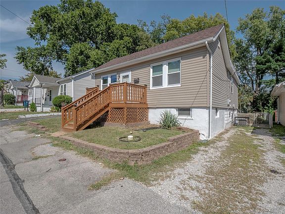 3rd image of 9932 Meadow Ave
