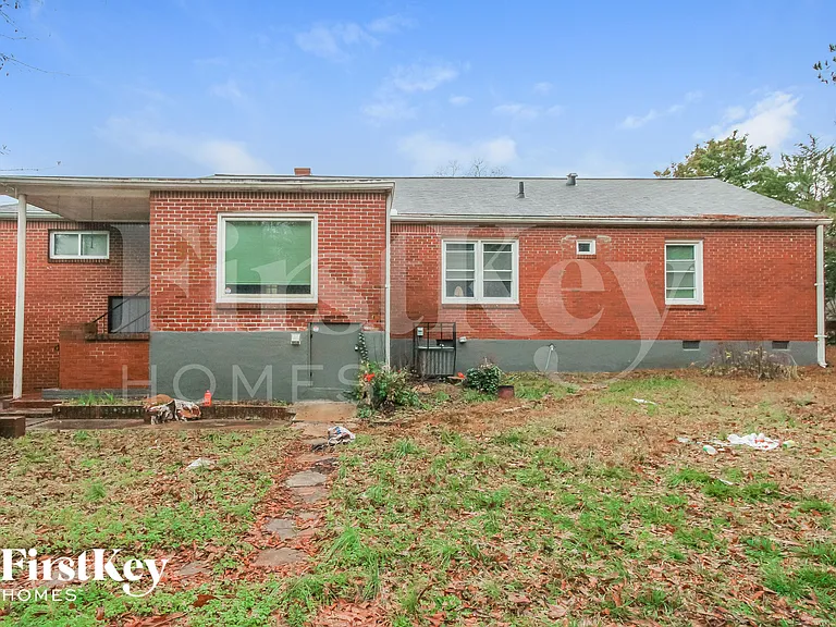 1648 Columbia Dr — Photo 14