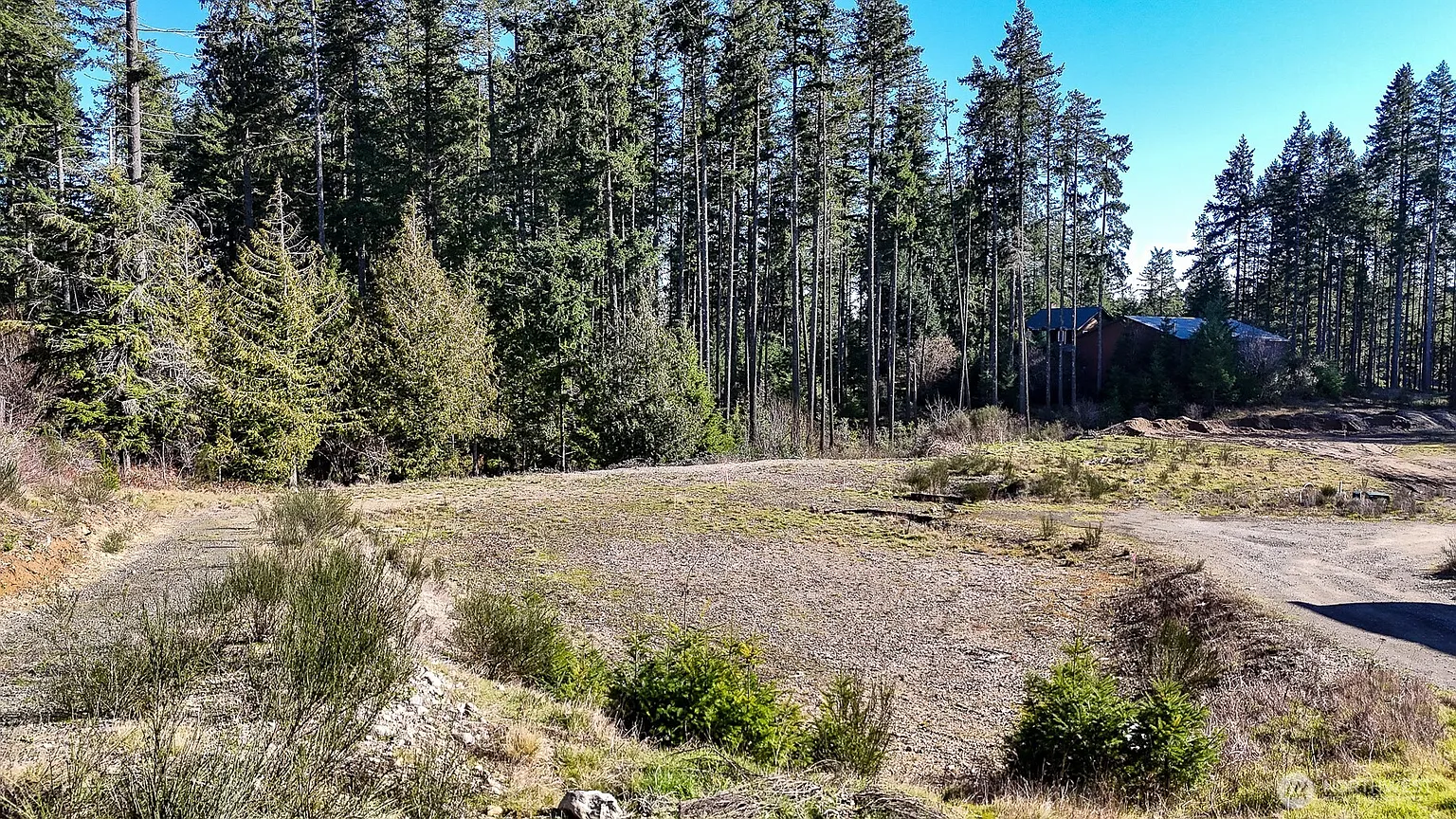 223 W B Street photo 1