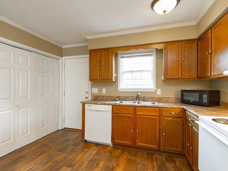 1700 Wedgewood Dr — Photo 15