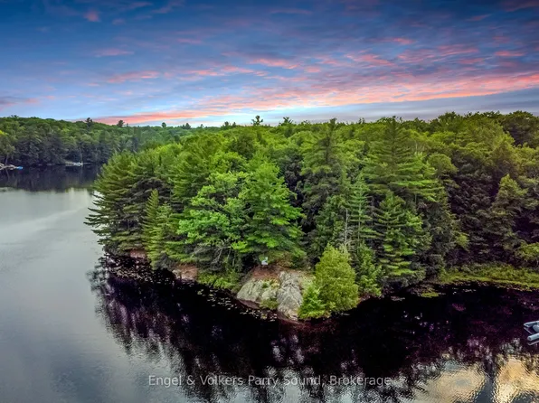 16 Giles Rd, Seguin, ON P2A 0B2