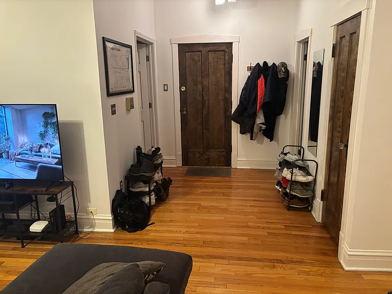 1319 W Addison St #1B — Photo 2