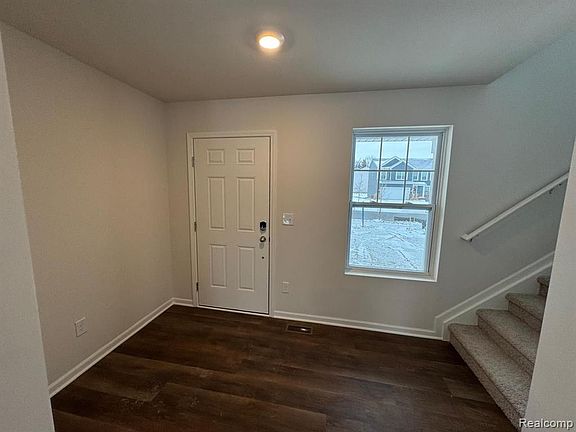 3rd image of 581 Village Point Cir