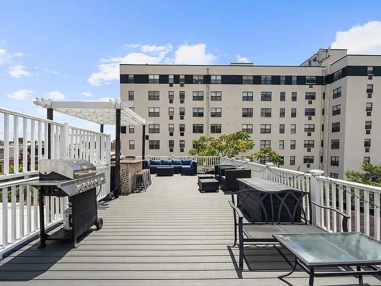 Large open rooftop deck with furniture included