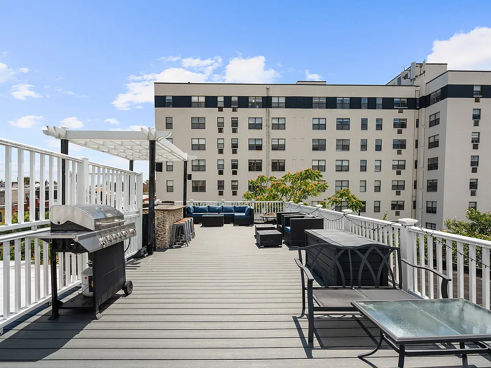 Large open rooftop deck with furniture included