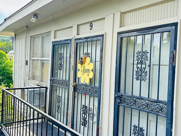 1329 Harbert Ave #9 — Photo 38