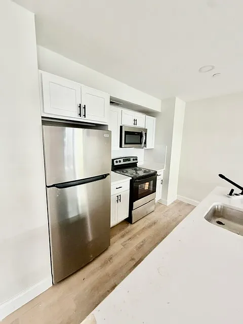 1 bed, 9999 sqft, $3,195 — Photo 3