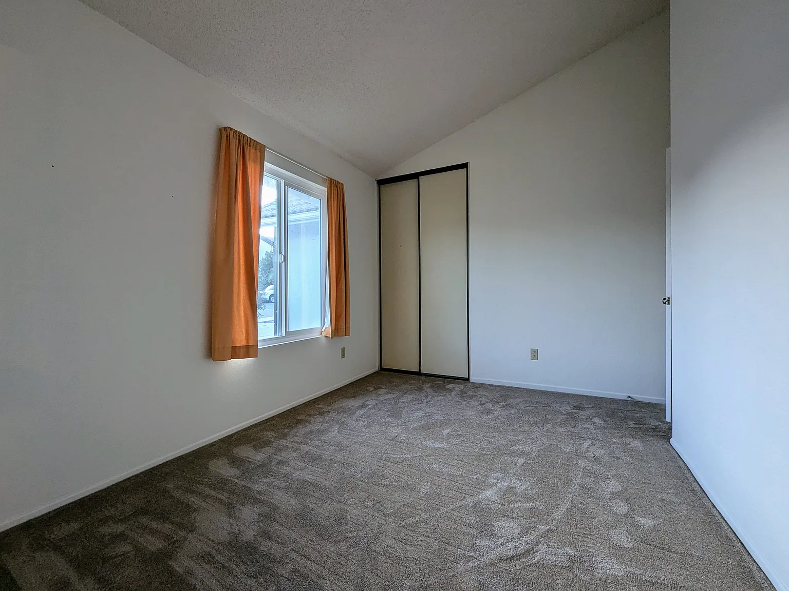 3 bed, 1118 sqft, $3,700 — Photo 4