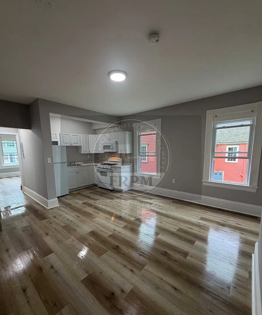 3 bed, 1.0 bath, $1,950 — Photo 2